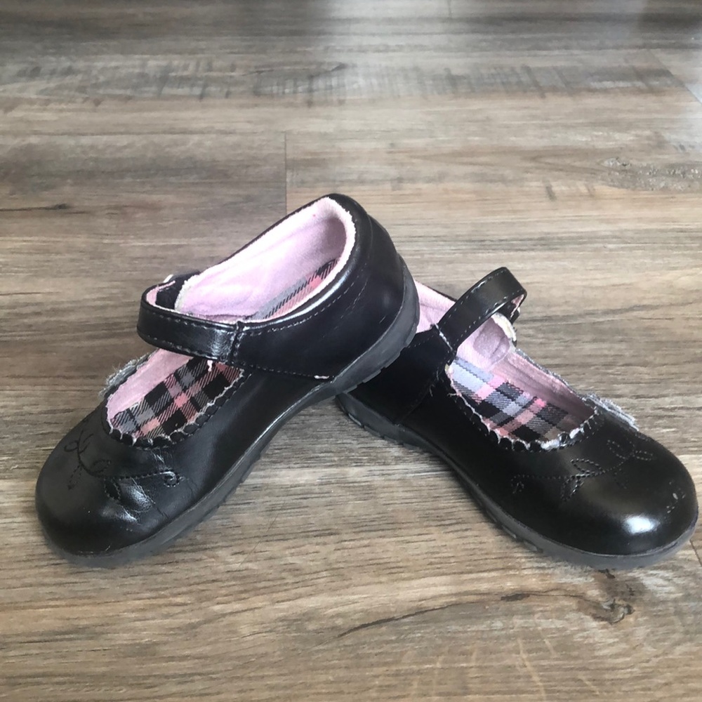 Black dress shoes